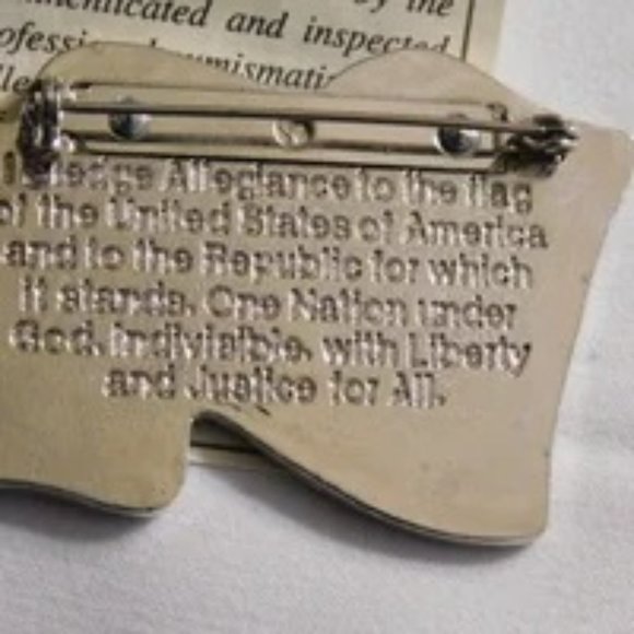 The American Historic Flag Enameled lapel pin 2001 Statue of Liberty New York - Picture 6 of 7